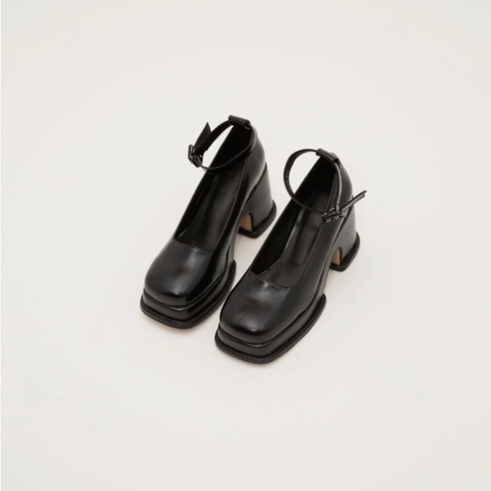 Brooklyn indie shoe brand Peche. Style name: Tezza. Lightly worn once.